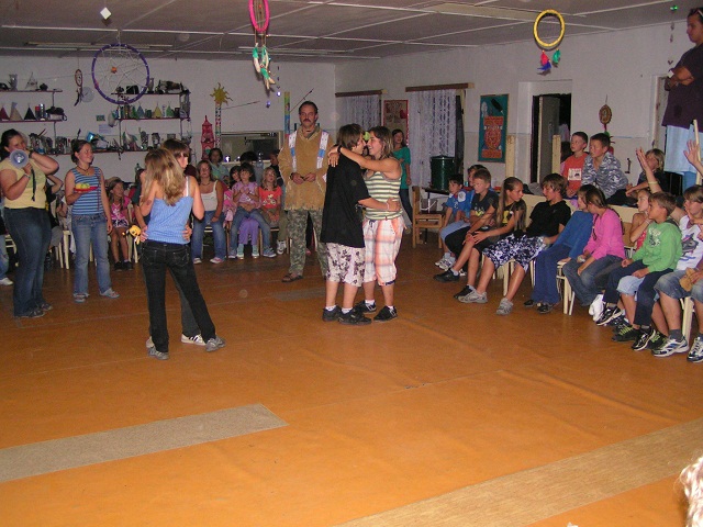 sout� na diskot�ce